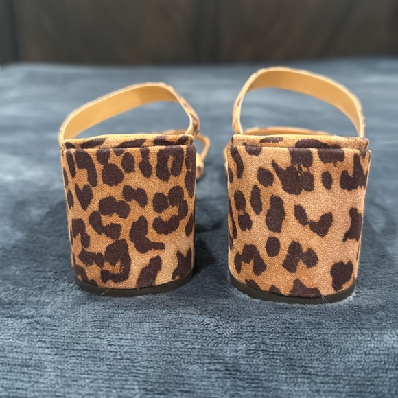 Banana Republic Leopard blocked heel - Picture 5 of 6